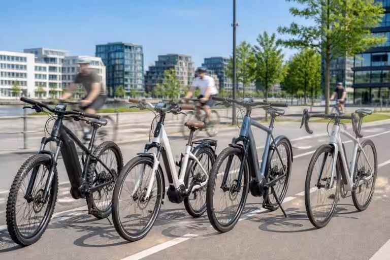 découvrez notre comparatif des meilleurs vélos à assistance électrique pour choisir celui qui correspond parfaitement à vos besoins et votre budget.