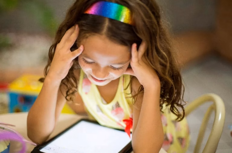 Le numérique à l&rsquo;école : outil d&rsquo;émancipation ou source d&rsquo;asservissement ?